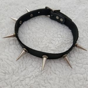 Spiked choker